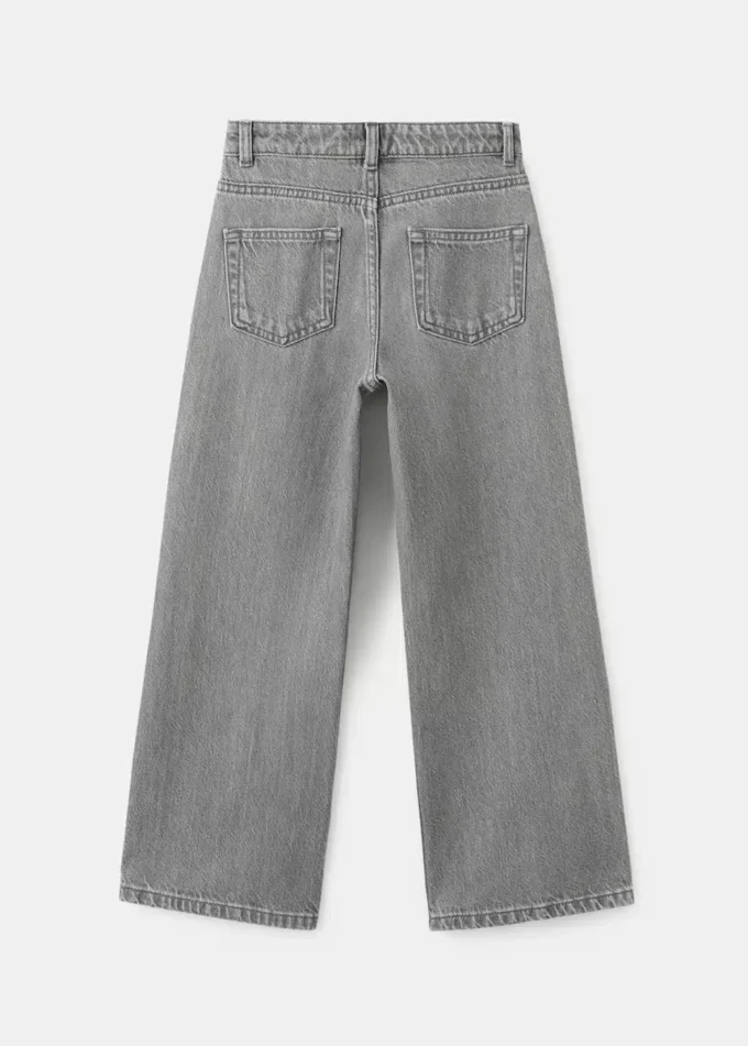 Weite Jeans mit Strasssteinen Weite Jeans mit Strasssteinen