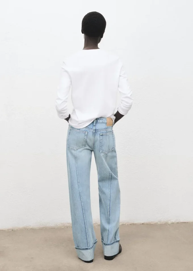 Weite Jeans mit umgeschlagenem Saum Weite Jeans mit umgeschlagenem Saum