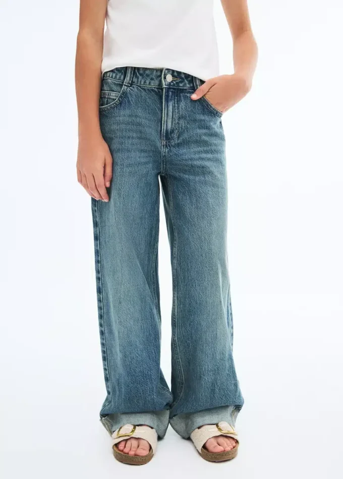 Weite Jeans mit umgeschlagenem Saum Weite Jeans mit umgeschlagenem Saum