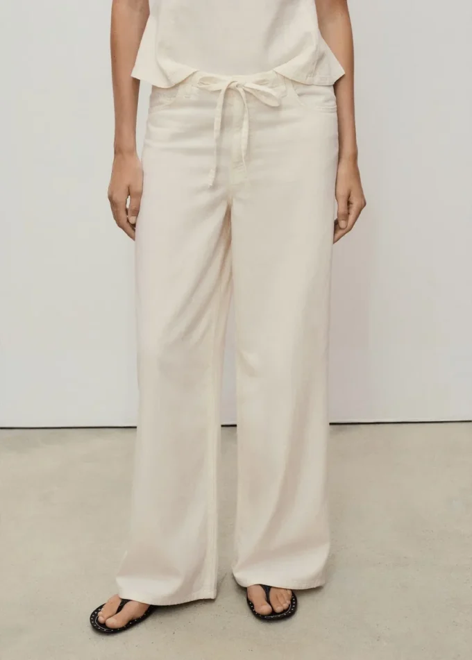 Weite Jeanshose mit Gürtel
