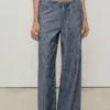 Weite Jeanshose mit Gürtel