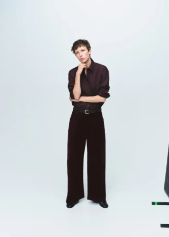 Weite, tief sitzende Cordjeans