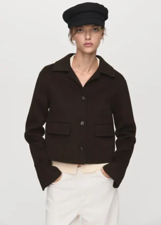 Wolljacke mit Knöpfen