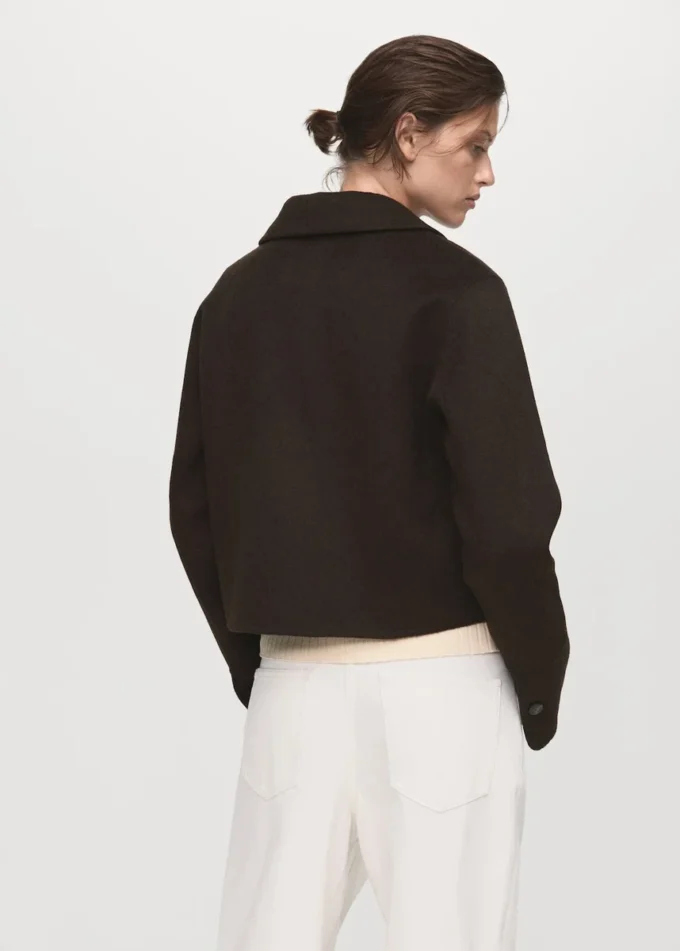 Wolljacke mit Knöpfen