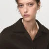 Wolljacke mit Knöpfen