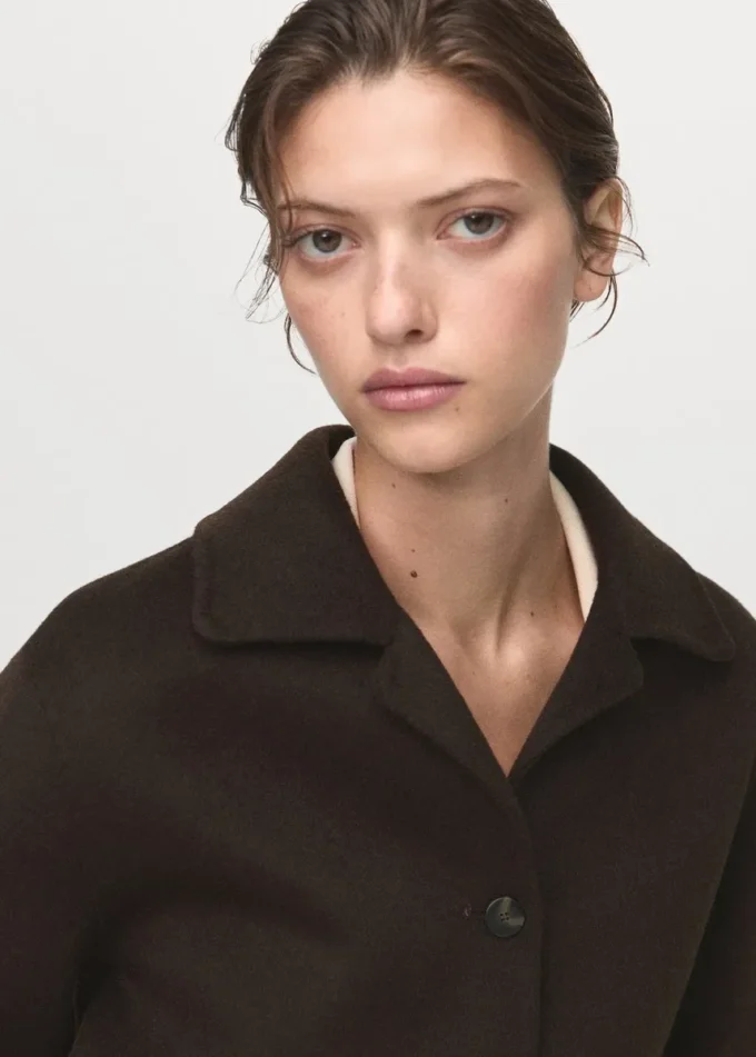 Wolljacke mit Knöpfen