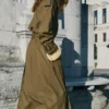 Zweireihiger Trenchcoat mit Cordkragen