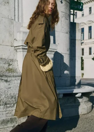 Zweireihiger Trenchcoat mit Cordkragen