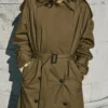 Zweireihiger Trenchcoat mit Cordkragen