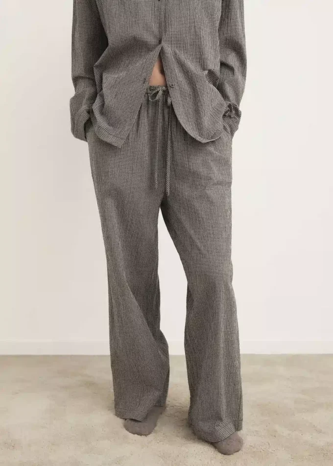 Zweiteiliger Baumwollpyjama mit Gingham-Karomuster Zweiteiliger Baumwollpyjama mit Gingham-Karomuster