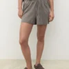Zweiteiliger Pyjama aus Baumwolle mit kurzen Ärmeln Zweiteiliger Pyjama aus Baumwolle mit kurzen Ärmeln