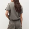 Zweiteiliger Pyjama aus Baumwolle mit kurzen Ärmeln Zweiteiliger Pyjama aus Baumwolle mit kurzen Ärmeln