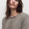 Zweiteiliger Pyjama aus Baumwolle mit kurzen Ärmeln Zweiteiliger Pyjama aus Baumwolle mit kurzen Ärmeln